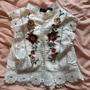 A cropped floral shirt with lace